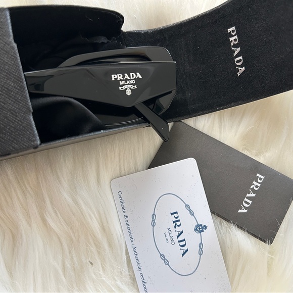 Prada black rectangle sunglasses in acetate - Picture 4 of 11